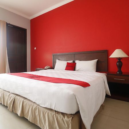 Hotel RedDoorz Premium @ Bukit Damai Indah Balikpapan  Exterior foto