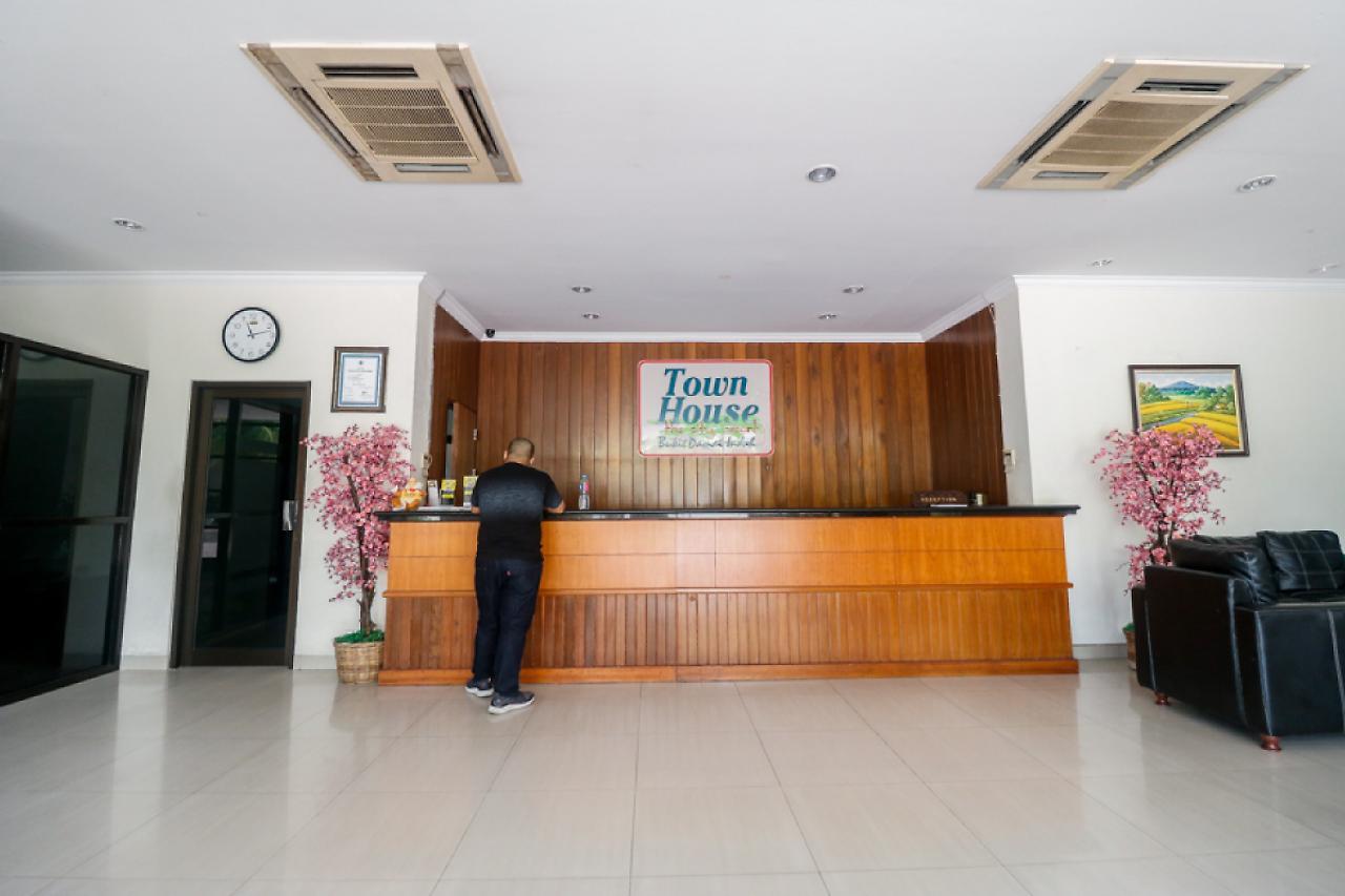 Hotel RedDoorz Premium @ Bukit Damai Indah Balikpapan  Exterior foto