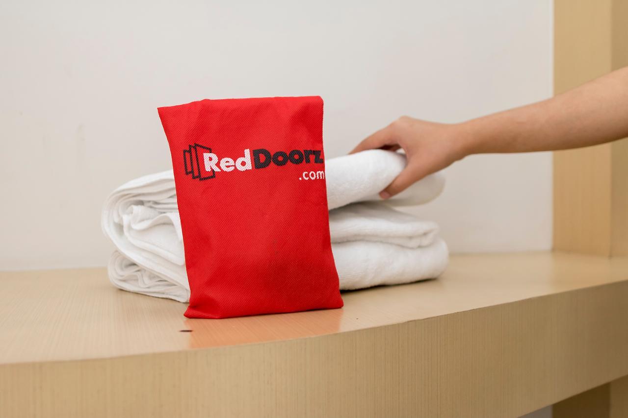 Hotel RedDoorz Premium @ Bukit Damai Indah Balikpapan  Exterior foto