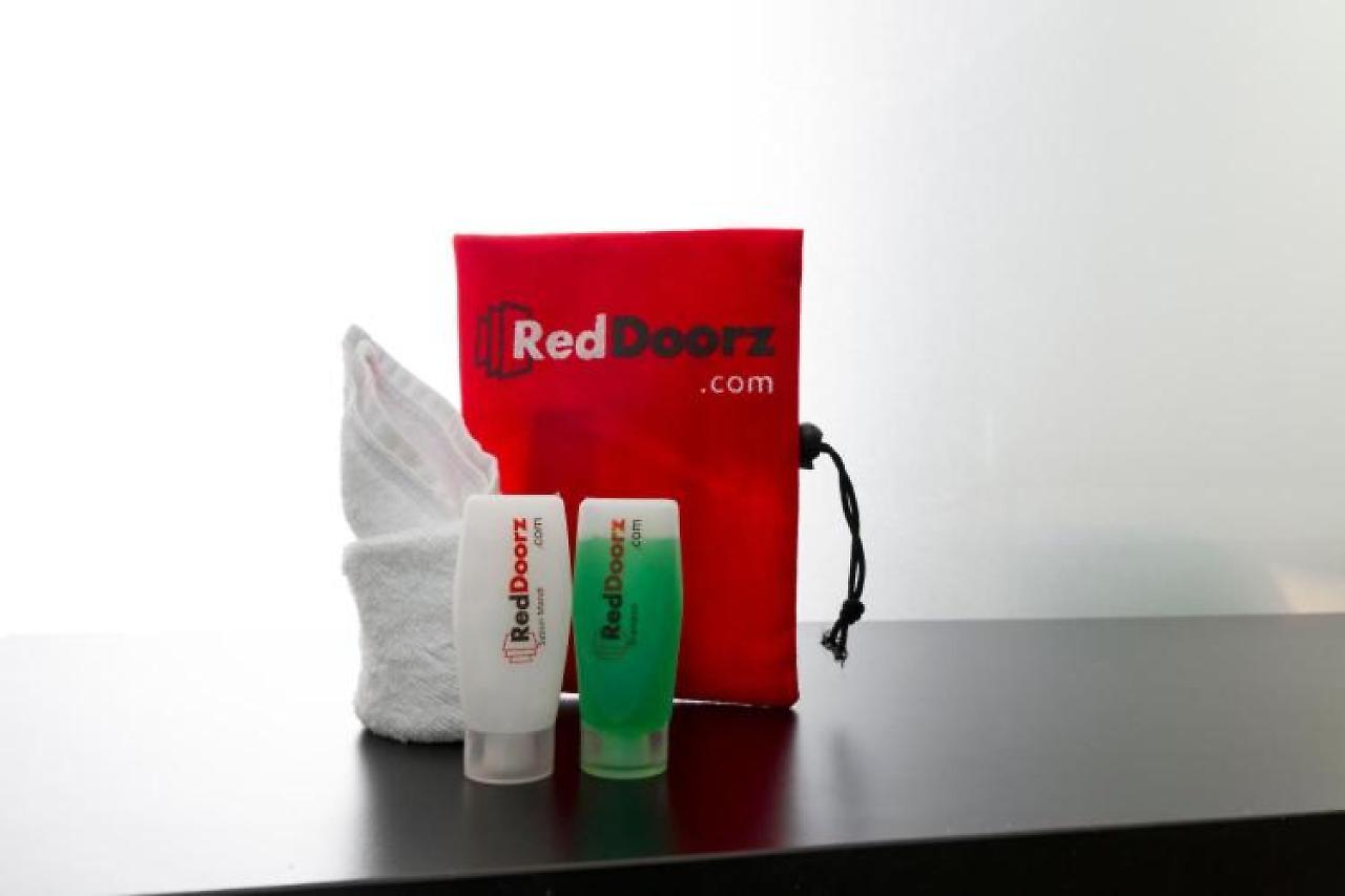 Hotel RedDoorz Premium @ Bukit Damai Indah Balikpapan  Exterior foto
