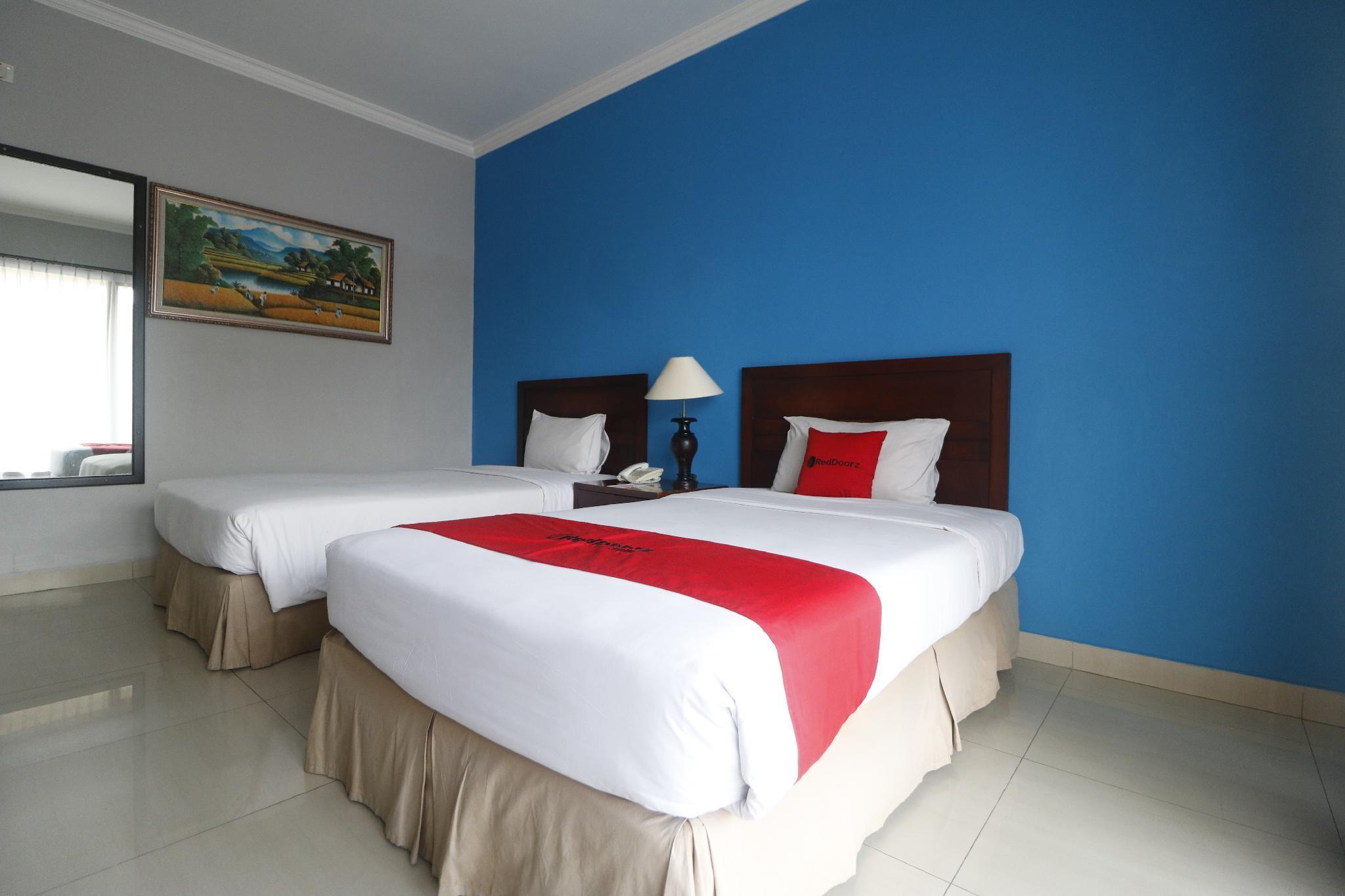 Hotel RedDoorz Premium @ Bukit Damai Indah Balikpapan  Exterior foto
