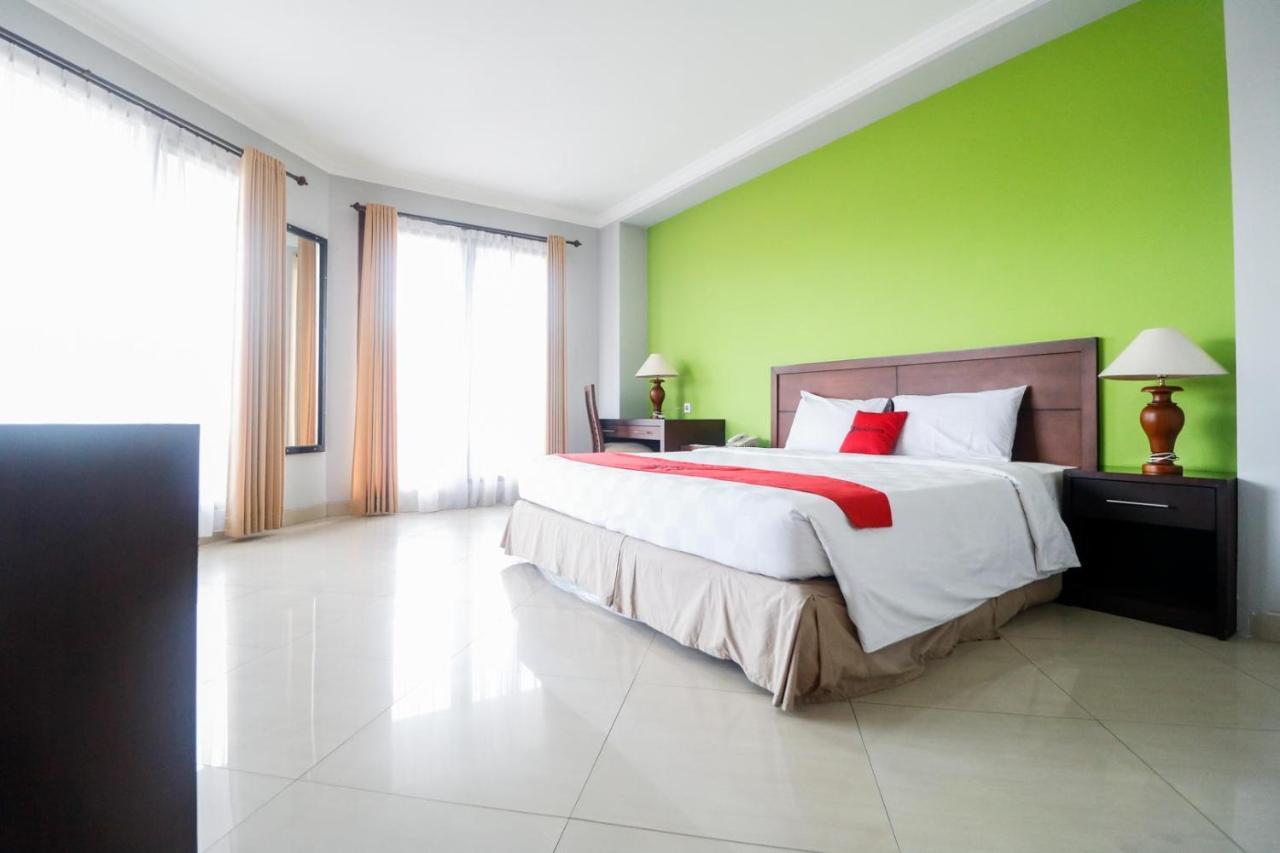 Hotel RedDoorz Premium @ Bukit Damai Indah Balikpapan  Exterior foto