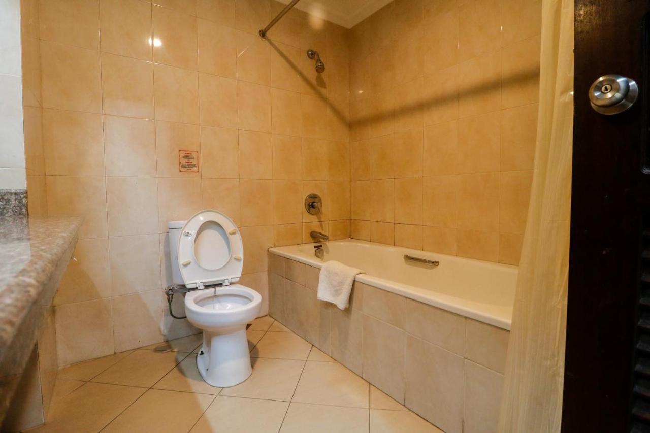 Hotel RedDoorz Premium @ Bukit Damai Indah Balikpapan  Exterior foto